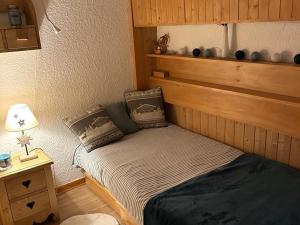 Appartement rénové proche pistes, balcon et commerces - FR-1-688-65