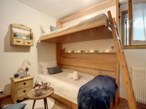 Appartement rénové proche pistes, balcon et commerces - FR-1-688-65