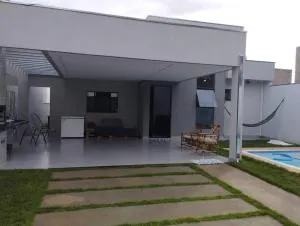 Linda casa com piscina - Jurucê