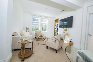 Luxury condo near Irvine Business & UCI Hospital