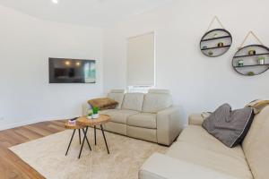 COSY RETREAT ON FOREST --- Offering 3 Comfortable Bedrooms - Sleeps Up to 6 - Please Note - If Booking for 5 or more guests3 rooms will be required