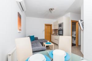 Apartment in Crikvenica with sea view, terrace, air conditioning, WiFi 3492-2 