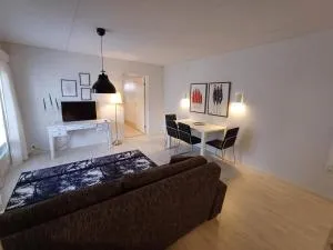 Pikiruukin kruunu - Eugmo