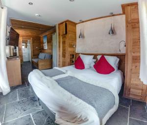 Classic Triple Room room in Hôtel Alpina