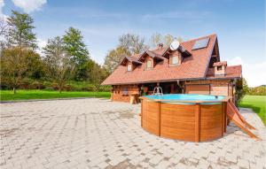 obrázek - Stunning Home In Donja Stubica With Wifi, Private Swimming Pool And 4 Bedrooms