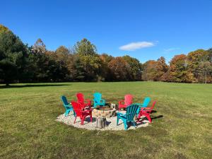 15 miles to Windham Mountain ! King Bed, Game Room, OutDoor Patio