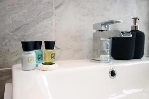 Maindy House - Home close to City Centre + parking