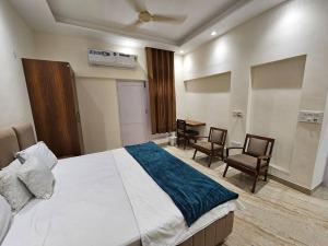 Ankhis Villa with Parking