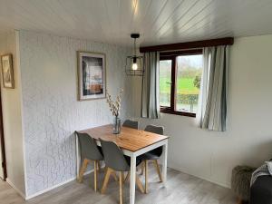 Vrijstaand chalet met veel buitenruimte en veranda