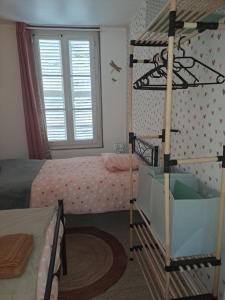 Atypique Saumur 80 m2 joli appartement 2 à 7 pers familial rénové entier 3 chambres hyper centre