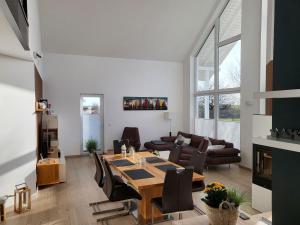 modernes Ferienhaus mit Kamin, Garten und eigener Sauna - Ferienhaus Meerfreude