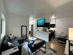 GREAT VALUE & Stylish, Queen Beds, W/D, Free Park - Schenectady