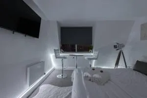 Parade Gardens Boutique Apartments- Central, Grade I Listed, 4K TVs, Hidden Views - Bradford-on-Avon