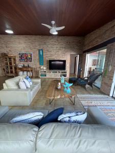 CASA NA PRAIA DO LÁZARO