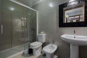 Fully Equipped 3 bed - Parking.