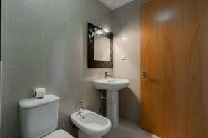 Fully Equipped 3 bed - Parking.