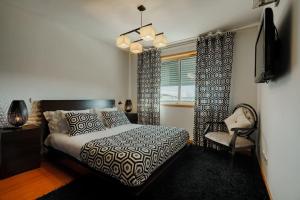 Fully Equipped 3 bed - Parking.