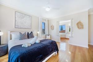 Your Sunny Pool & Ocean Escape