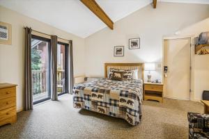 Cedarbrook Queen Studio 207