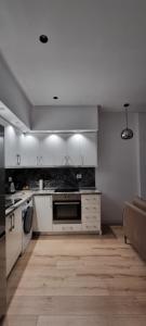 Alles Komuna Parisit modern apartment