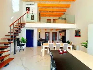 Beautiful large Sea Front Duplex Loft - Kalkara