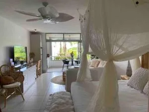 WanderLust - Little Slice of Heaven on Macrossan Str - Mossman