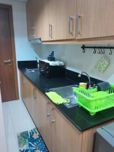 Melvins place 1br amenities view at Shell Residence