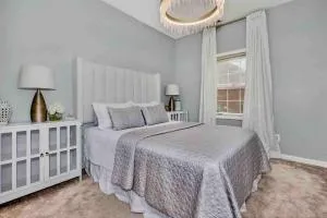 Private Suite in Upscale Neighborhood - Owens Cross Roads