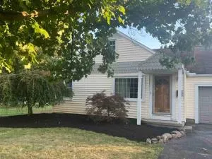 Cape Cod on Broad - Lucas