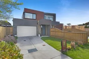 Albert Samian Retreat by Ready Set Stay - BYO sheets and towels - Capel Sound