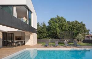Gorgeous Home In Medulin With Outdoor Swimming Pool