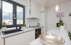 Awesome Apartment In Makarska With Wifi