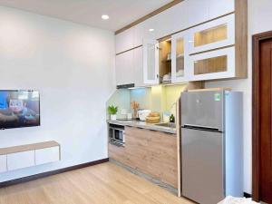 RiverSideApt nearAirport.BedNetflixChillTerrace