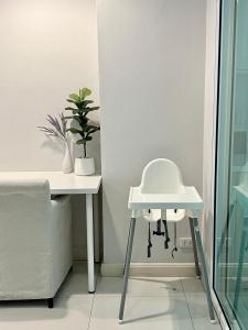 Entire 3BR Townhome in Sukhumvit, shared Pool, near BTS&MRT Asok