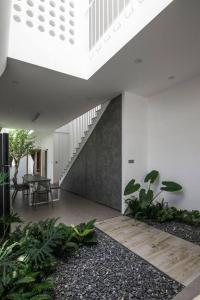 Middle of My Khe Beach & Han River Flow House