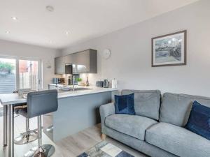 Madelines View -a smart and modern 1 bed property with the bonus of a large driveway parking area