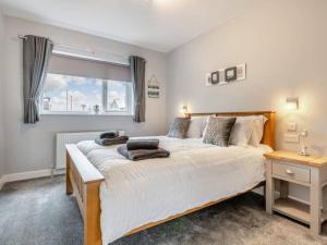 Madelines View -a smart and modern 1 bed property with the bonus of a large driveway parking area