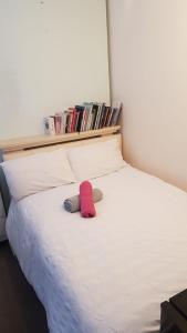 Double bedroom in Raynes Park