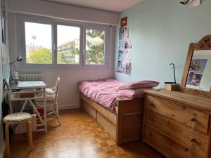 Sunny Private Bedrooms in Peaceful Shared Flat near Bois de Vincennes