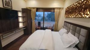 Ratna Hotel & Banquet