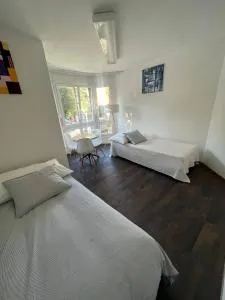 Basel-Stadt Gundeldingen Zimmer 401, WC in the hallway, outside the room - Bottmingen