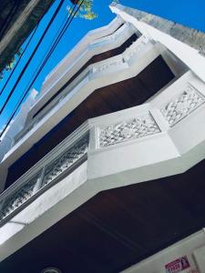 THE MANSION - NEAR AIRPORT BIG FAMILY Lodge