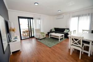 300m to Beach 2 Bedroom Upstairs Flat with Pool A2 - Yeni Dünya Bodrum