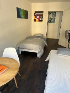 Basel-Stadt Gundeldingen Zimmer 402, WC in the hallway, outside the room