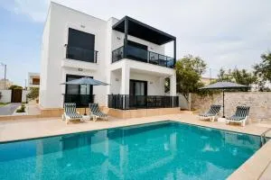 Brand New 2 Bedroom Top Floor Flat with Pool B2 - Akyarlar