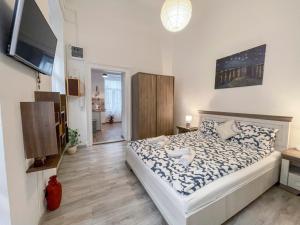 Free Parking, Downtown Apartment near New York Cafe