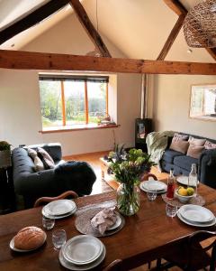 Romantic Snowdonia Cottage with Hot tub, sea & mountain views