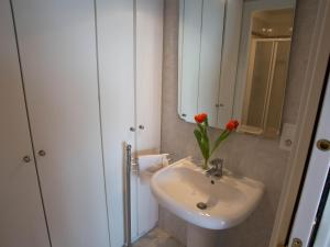 Petit 3P avec terrasse, piscine et garage - FR-1-196-193