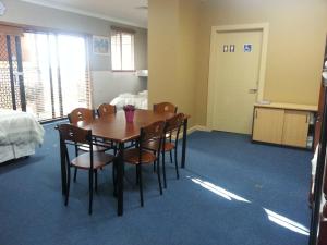 Kendenup Cottages and Lodge