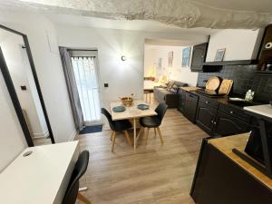 Appartements Charmant studio climatise a 200m de la plage : photos des chambres